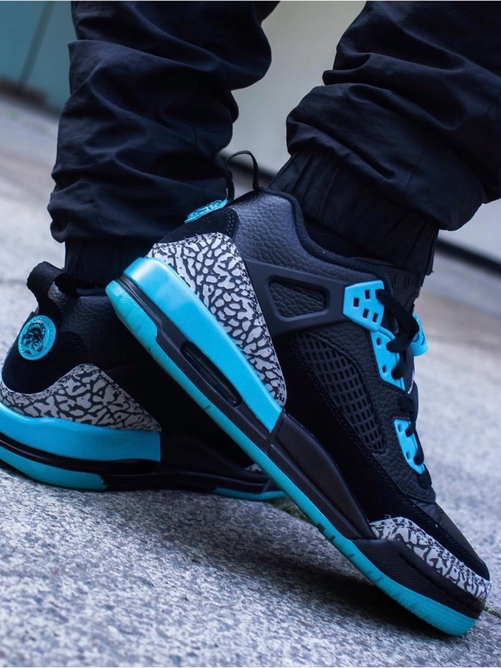 Jordan Spizike Low - Picture 3 of 10